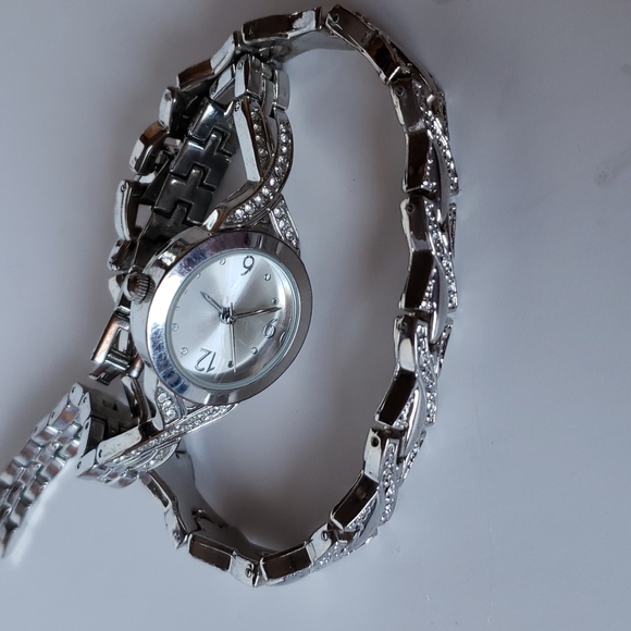 NWOT Allude silvertone watch & bracelet set - Picture 2 of 10